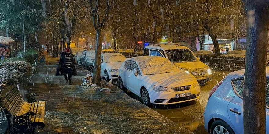 Eskişehir'de kar yağışı etkili oluyor