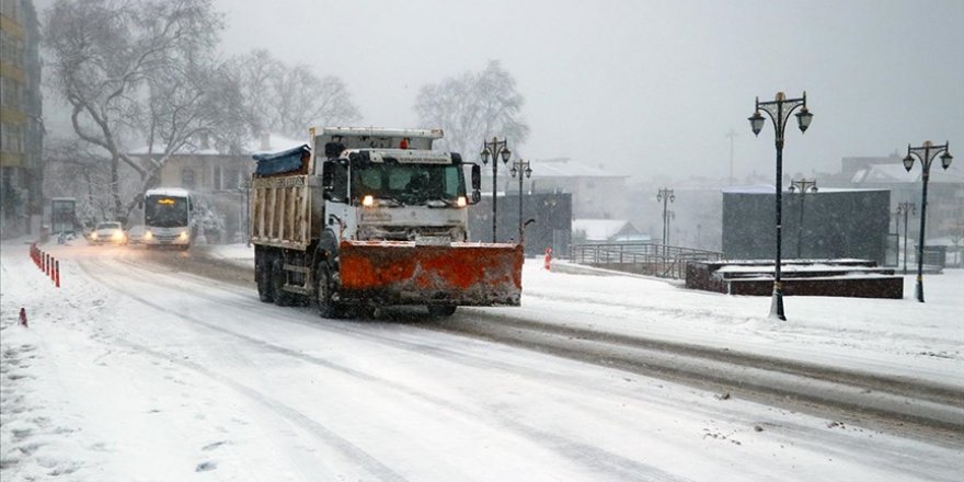 Tekirdağ ve Kırklareli'nde kar yağışı devam ediyor