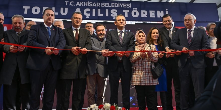 CHP Genel Başkanı Özel, Akhisar'da toplu açılış törenine katıldı