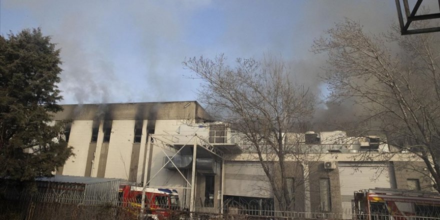 Başkentte elektronik yedek parça üretim fabrikasındaki yangın kontrol altına alındı