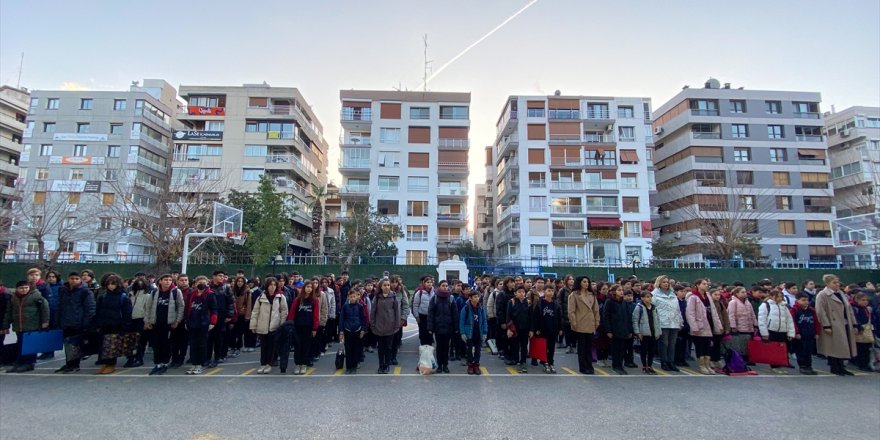 Okullar, haftaya şehitlere saygı duruşuyla başladı