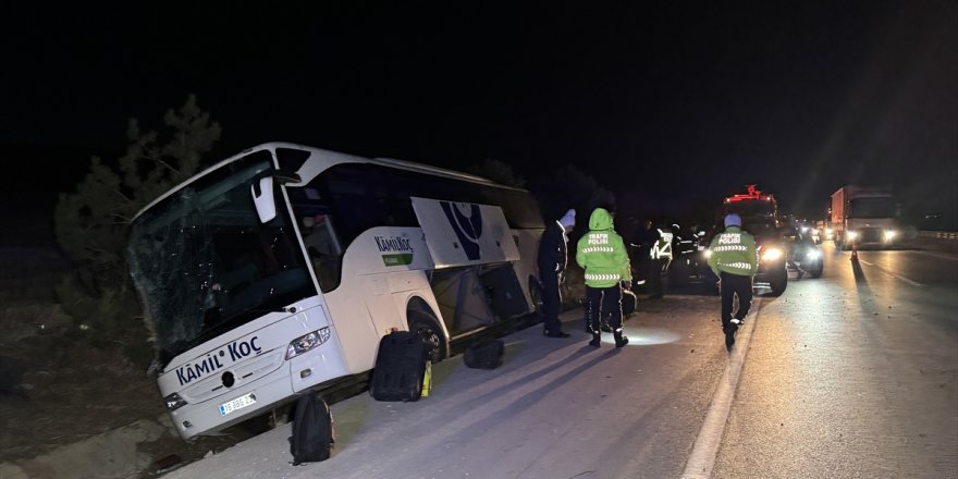 Afyonkarahisar'daki trafik kazasında 4 kişi yaralandı