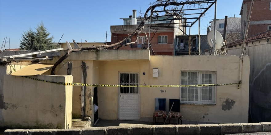 İzmir'de 12 yaşındaki kız çocuğu bıçakla öldürüldü, annesi ağır yaralandı