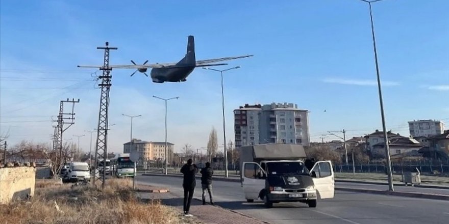 Kayseri'de askeri eğitim uçağı teknik arıza nedeniyle acil iniş yaptı