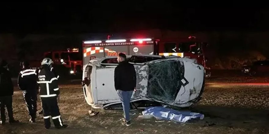 Kütahya'da tilkiye çarpıp devrilen otomobilin sürücüsü öldü