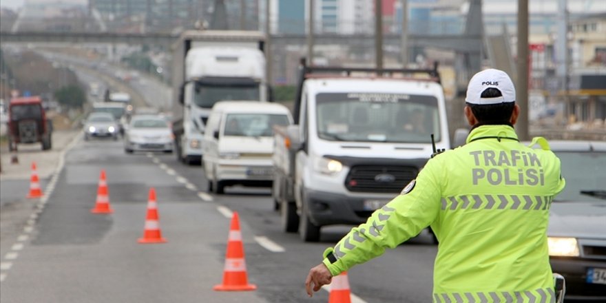 Trafik idari para cezalarının indirimli ödeme süresi bir aya uzatıldı