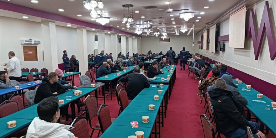 İzmir'de kumar oynarken yakalanan 69 kişiye para cezası uygulandı
