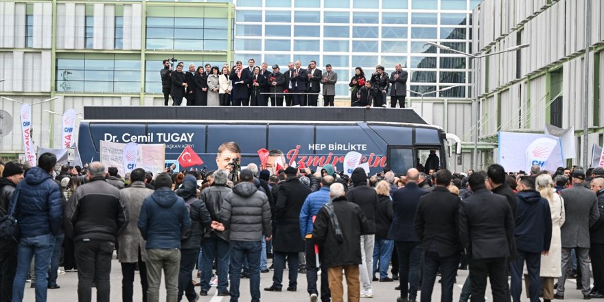 CHP'nin İzmir büyükşehir belediye başkanı adayı Tugay, partililer tarafından karşılandı