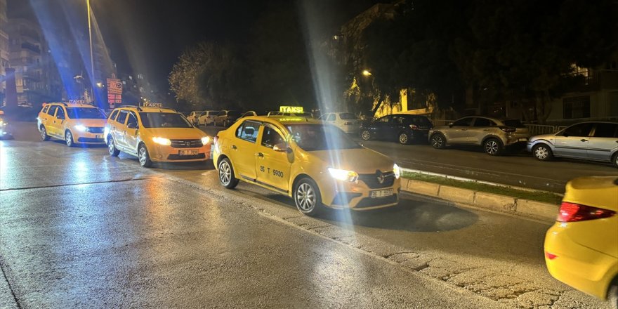 İzmir'de taksiciler öldürülen meslektaşları için konvoy oluşturdu