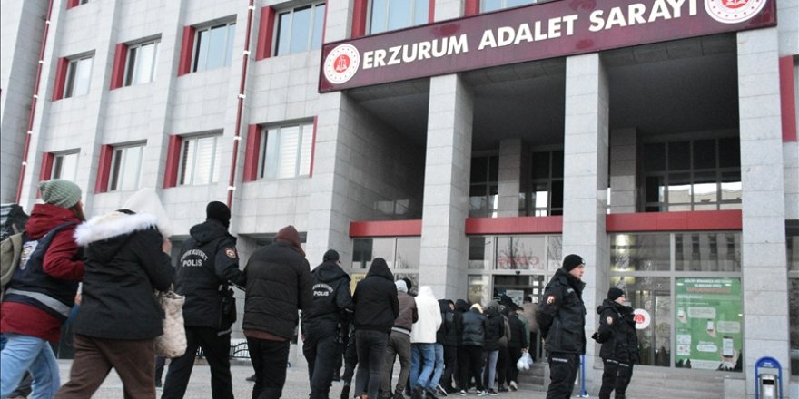 Erzurum merkezli "Sibergöz-20" operasyonunda yakalanan 71 zanlı adliyede