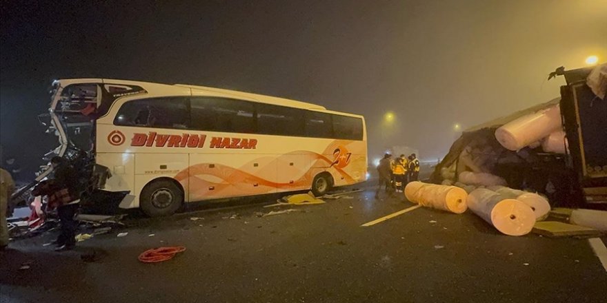 Kuzey Marmara Otoyolu'nda trafik kazasında 1’i ağır 19 kişi yaralandı