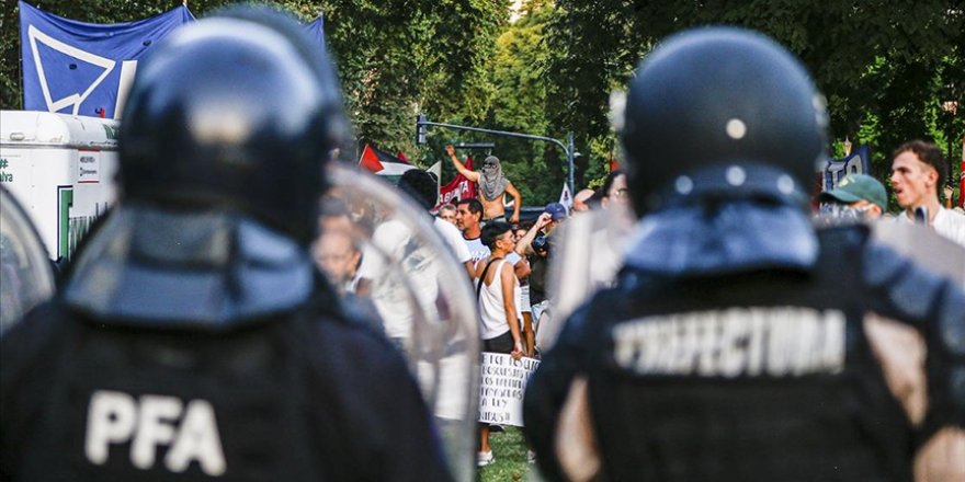 Arjantinliler hükümetin ekonomi politikalarını protesto etti