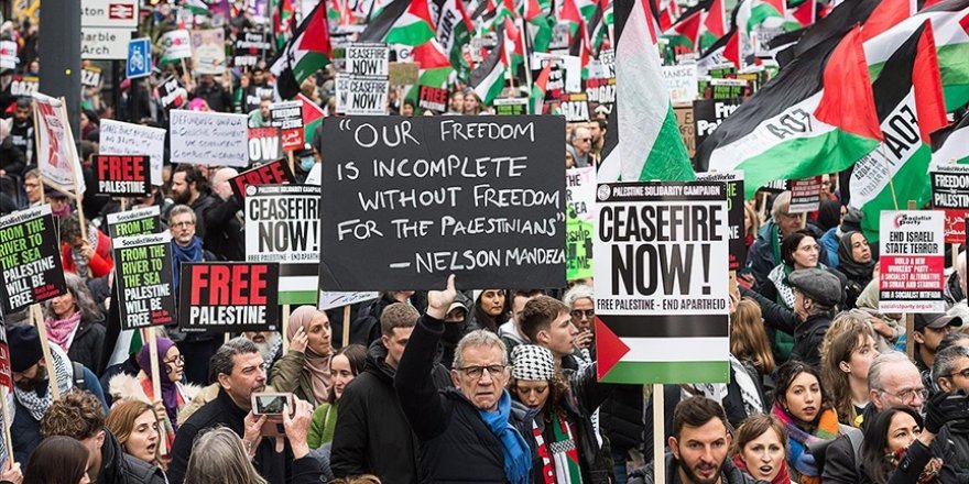 İngiltere'de yüz binlerce kişi "Gazze'de soykırımın durdurulması" için yürüdü