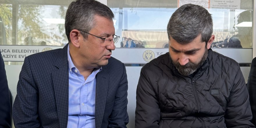 CHP Genel Başkanı Özel, İzmir'de öldürülen taksi şoförünün ailesini ziyaret etti