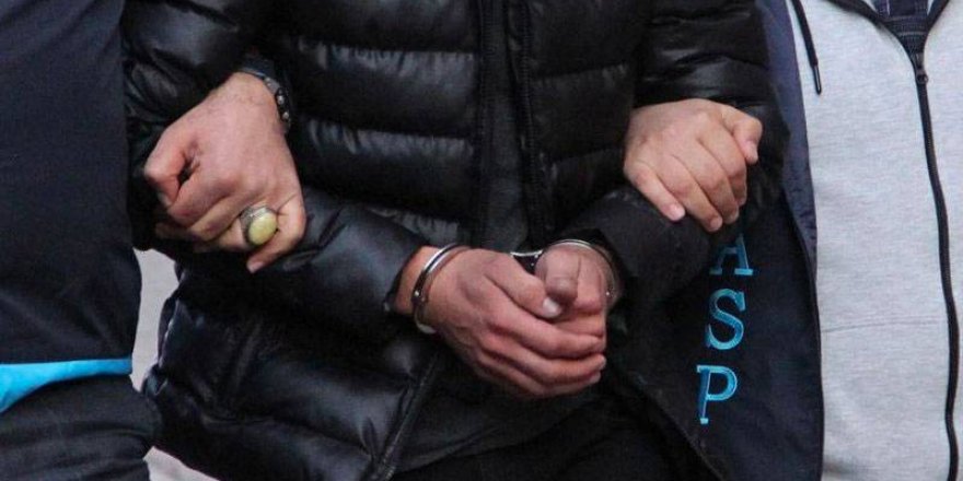 İzmir'de göçmen kaçakçılığı iddiasıyla gözaltına alınan 4 şüpheli tutuklandı