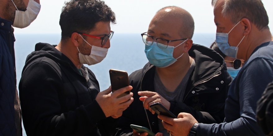 Cüzdanları çalınan Çinli turistler dil bilmeyince polis dertlerini canlandırma yaparak anlamaya çalıştı