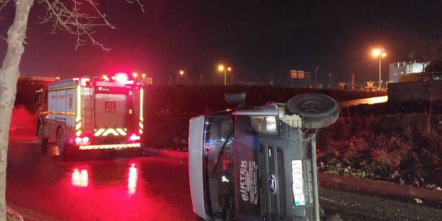 Manisa'da midibüsün devrilmesi sonucu 7 kişi yaralandı