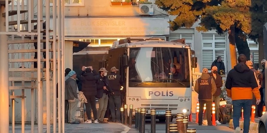 İstanbul Adliyesindeki terör saldırısı soruşturmasında yakalanan 96 zanlı adliyeye sevk edildi