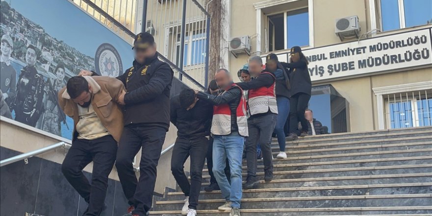 İstanbul'da kilometrelerini düşürdükleri araçları satan 25 şüpheli yakalandı