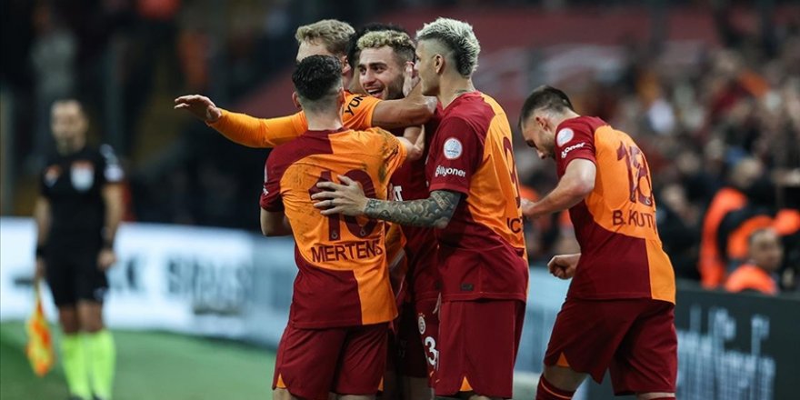 Ligde yenilmezlik serisini 13 karşılaşmaya çıkaran Galatasaray, maç fazlasıyla liderliğe yükseldi