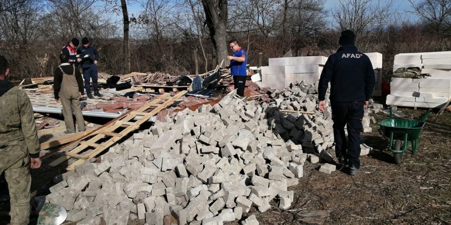 Kütahya'da çöken bağ evi inşaatı enkazı altında kalan kişi öldü