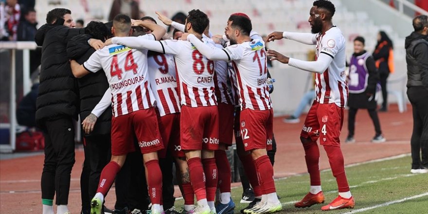 Sivasspor, konuk ettiği Çaykur Rizespor'u 1-0 yendi