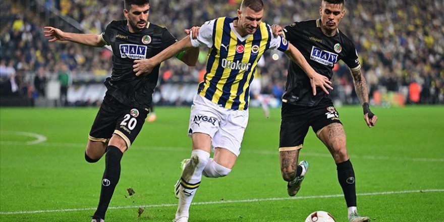 Fenerbahçe-Corendon Alanyaspor müsabakası 2-2 berabere sonuçlandı