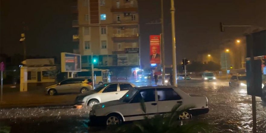 Antalya'da şiddetli yağış yaşamı olumsuz etkiledi: 5 ilçede eğitime 1 gün ara verildi