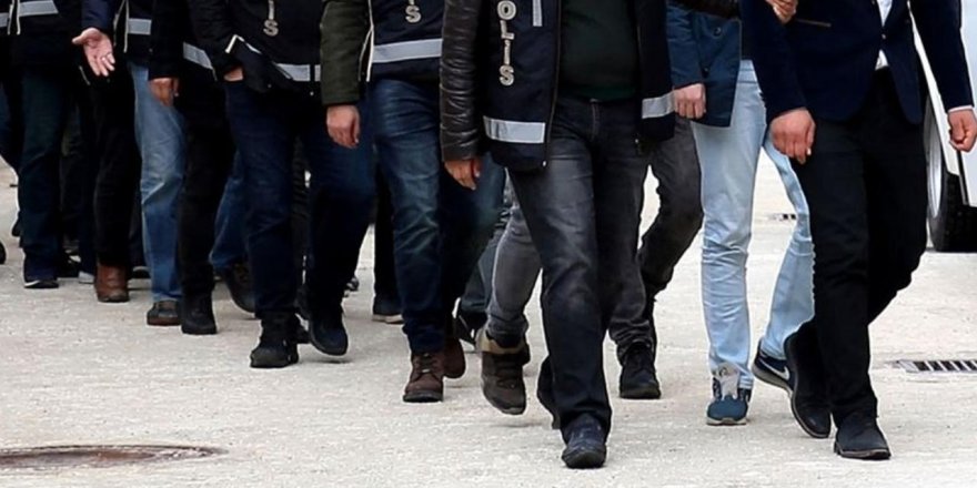 İzmir merkezli FETÖ operasyonunda 15 şüpheli yakalandı