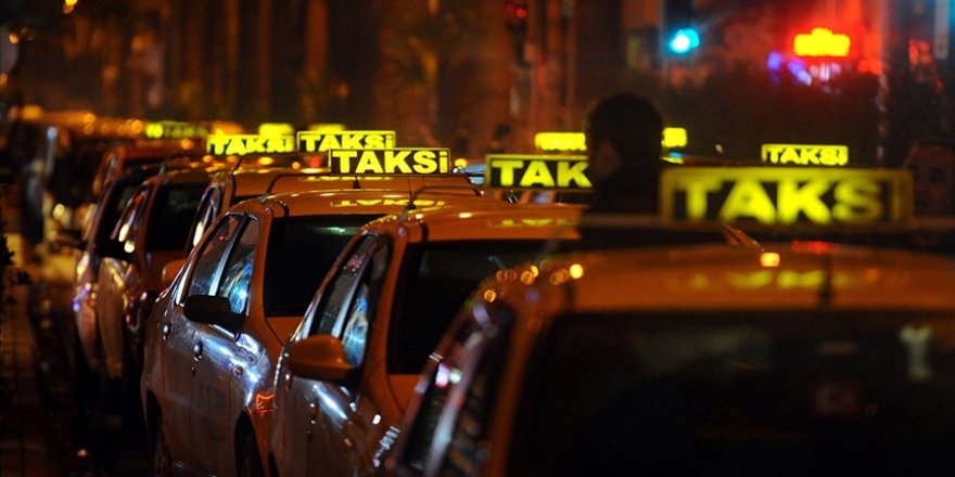 İstanbul'da 1755 adet 8+1 taksiden 1038'inin normal taksiye dönüştürülmesi kararlaştırıldı