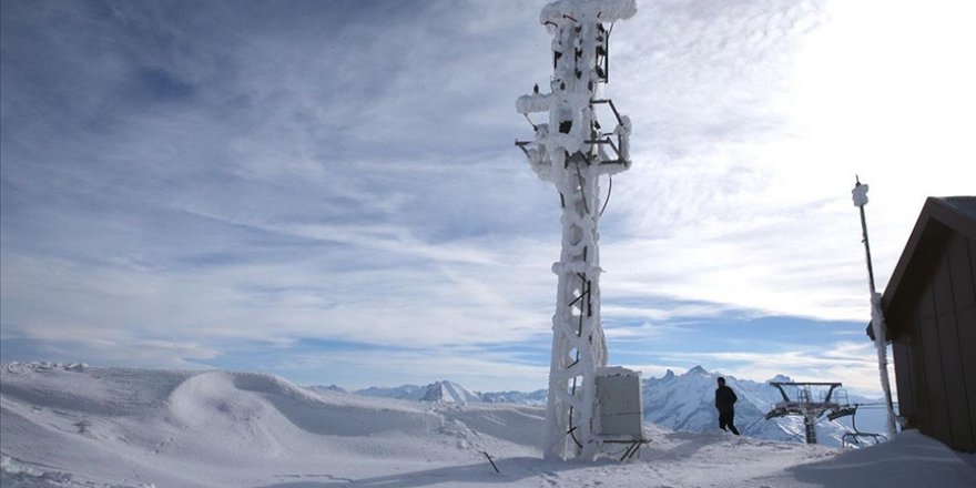 Kayak merkezlerinde en fazla kar kalınlığı 174 santimetreyle Hakkari'de ölçüldü