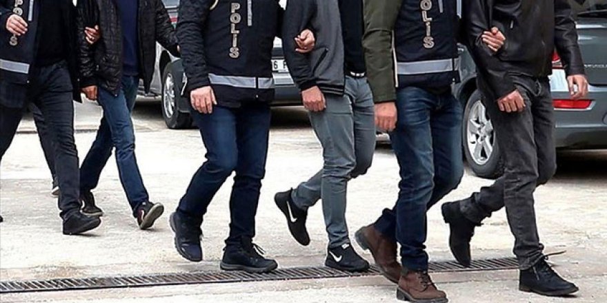 İzmir'de FETÖ operasyonunda 23 şüpheli yakalandı