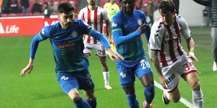 Samsunspor sahasında Çaykur Rizespor'u 3-0 yendi