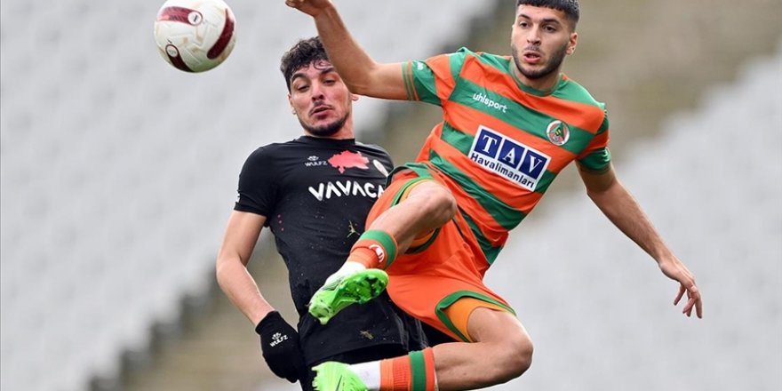 VavaCars Fatih Karagümrük-Corendon Alanyaspor maçı 1-1 sona erdi