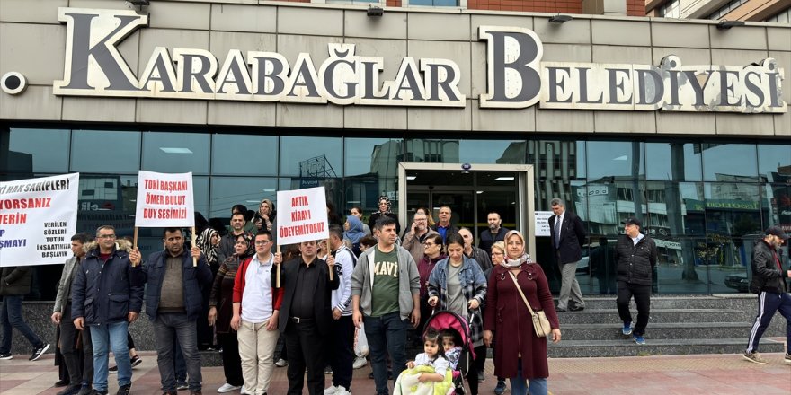 Karabağlar'daki TOKİ projesinin hak sahipleri, çözüm bekliyor