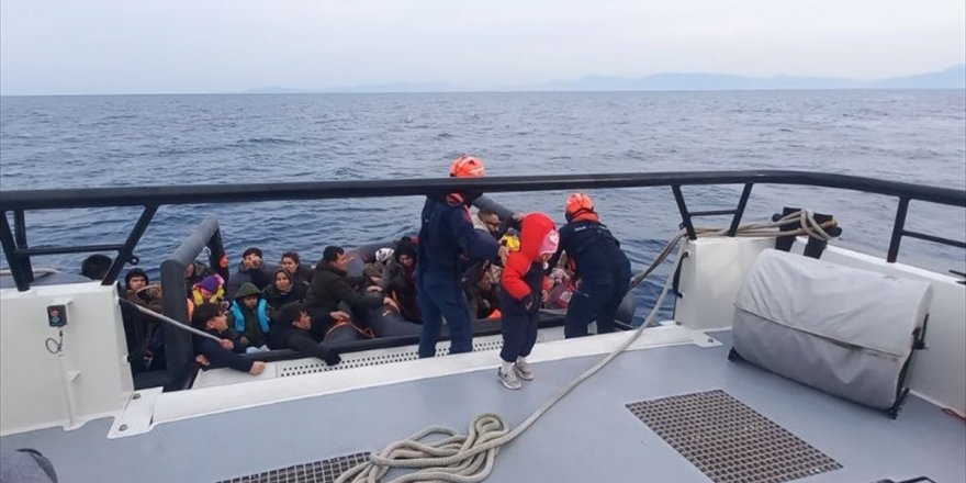 İzmir açıklarında 105 düzensiz göçmen kurtarıldı, 125 göçmen yakalandı