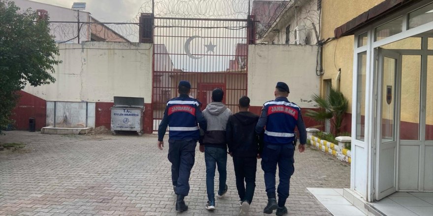 Aydın'da hırsızlık yaptıkları iddiasıyla yakalanan 3 zanlı tutuklandı