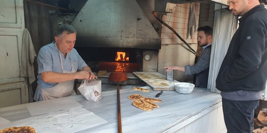 Manisalı aile 72 yıldır aynı lezzette pide yapıyor