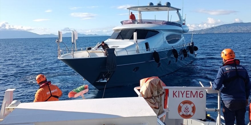 Bodrum Karaada açıklarında sürüklenen teknedeki 2 kişi kurtarıldı