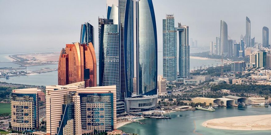 Dubai’de gökdelende çıplak poz veren bir grup kadın gözaltına alındı