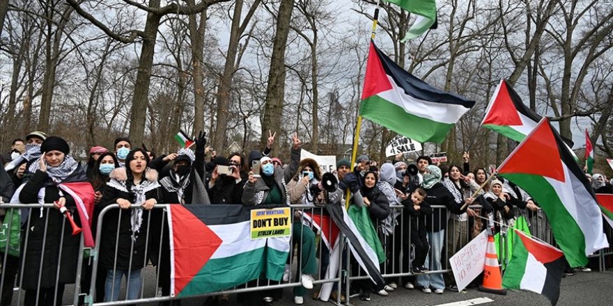 ABD'deki bir sinagogda yapılan Filistinlilere ait gayrimenkul satış toplantısı protesto edildi