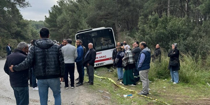 İzmir'de tırla çarpışan belediye otobüsündeki 1 yolcu öldü, 4 kişi yaralandı