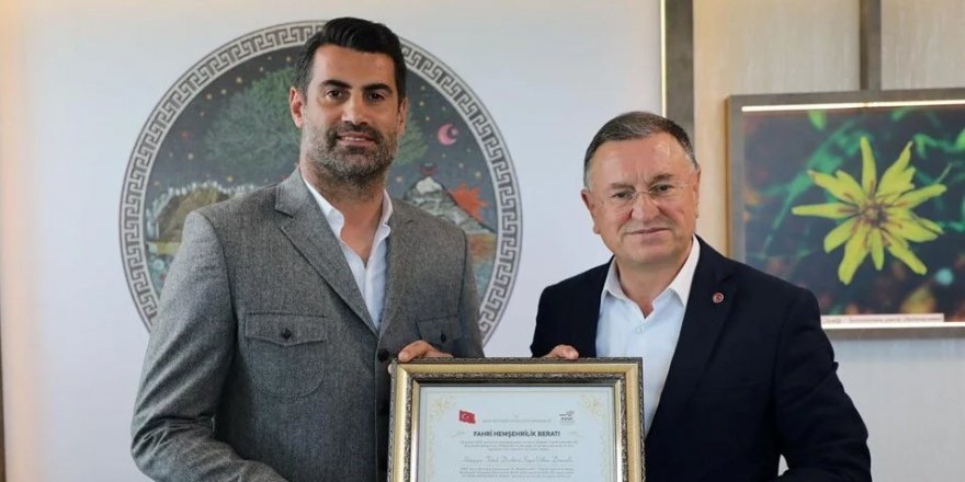 Hatayspor Teknik Direktörü Volkan Demirel'e "fahri hemşehrilik" beratı verildi