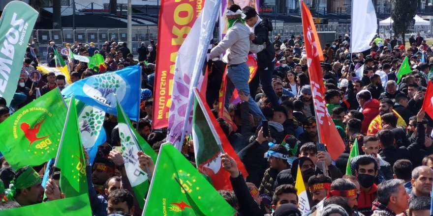 İzmir'de DEM Parti'nin Nevruz mitingi sonrası gözaltına alınanların sayısı 35'e yükseldi