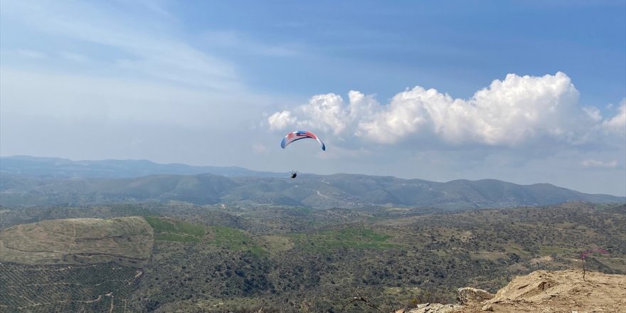 Alaşehir'de yamaç paraşütü etkinliği yapıldı