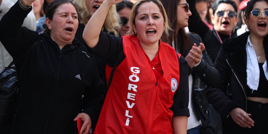 İzmir'de TİS görüşmelerinden sonuç alamayan Büyükşehir Belediyesi işçileri eylem yaptı