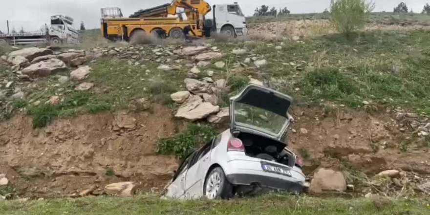 Afyonkarahisar'da şarampole devrilen otomobilin sürücüsü öldü