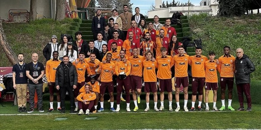 Galatasaray Fan Token sahibi taraftarlar, futbolcularla buluştu
