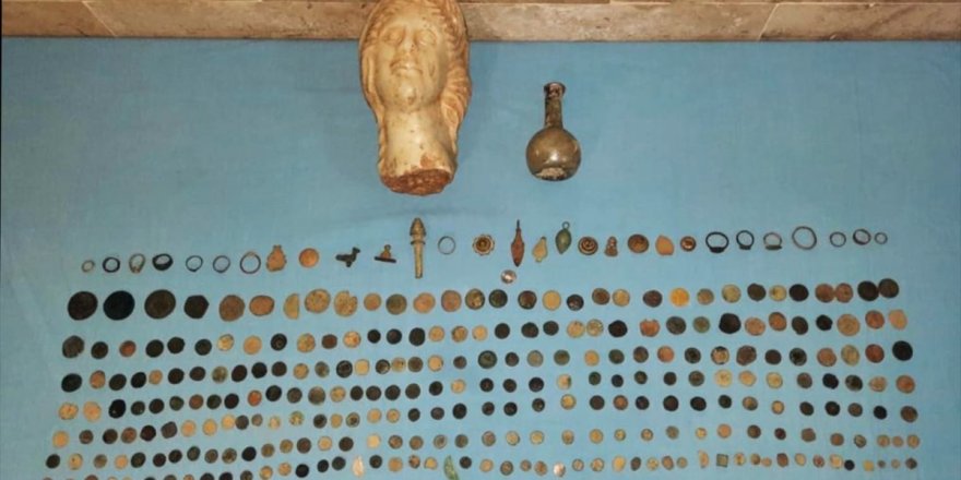 Denizli'de 476 tarihi eser ele geçirildi, 6 şüpheli gözaltına alındı