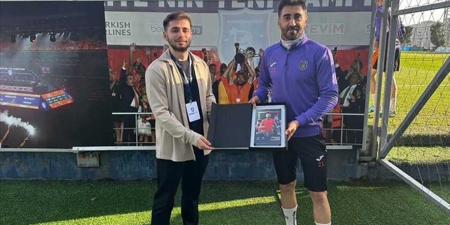 Başakşehir formasıyla 500. maçına çıkan Mahmut Tekdemir'e taraftarlardan ödül